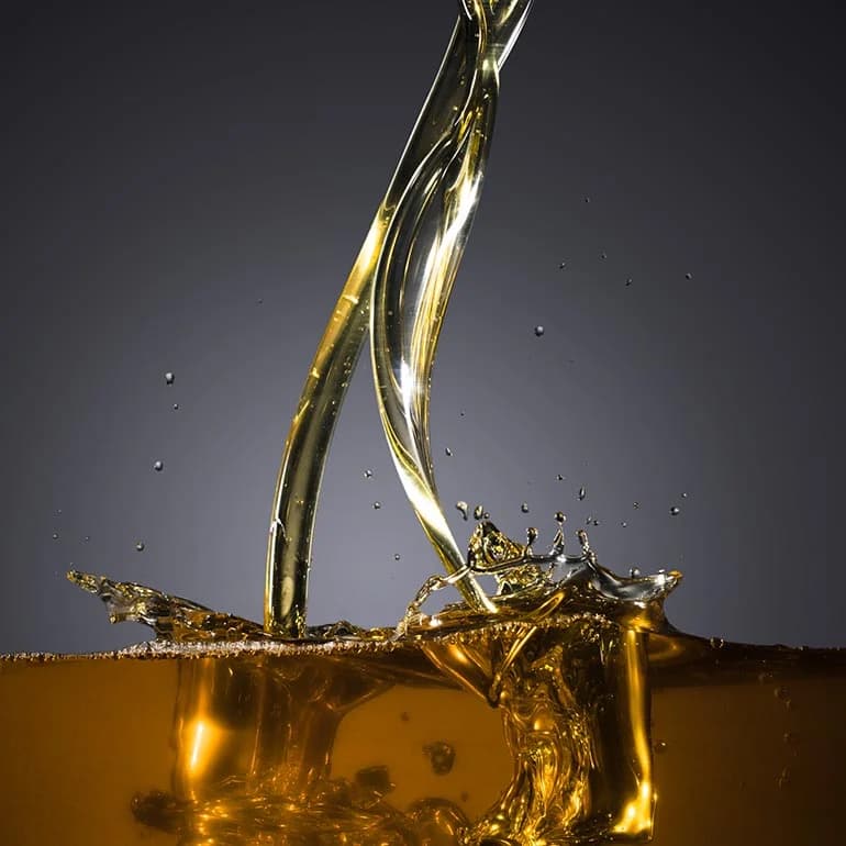 Descubre las claves para cuidar el lubricante del agua y contaminantes.webp