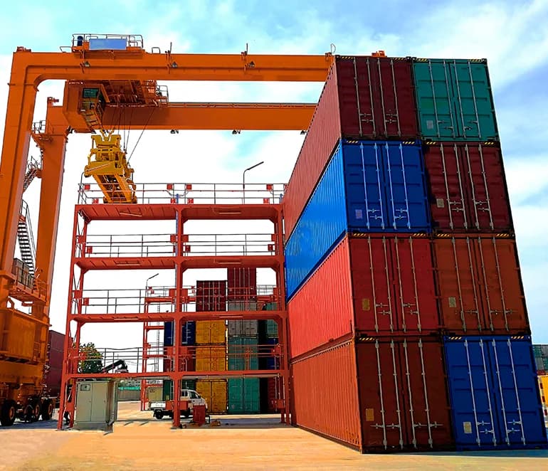 Grúas de puerto extienden sus intervalos de cambios de aceite con Mobil Delvac MX 15W-40 Promo.webp