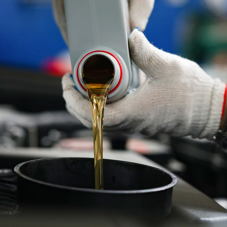 Cada aditivo ofrece un beneficio específico que mejora las condiciones del lubricante base.